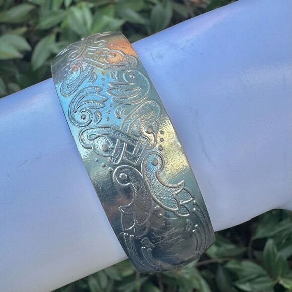 Grey open cuff bangle bracelet - Picture 1 of 7